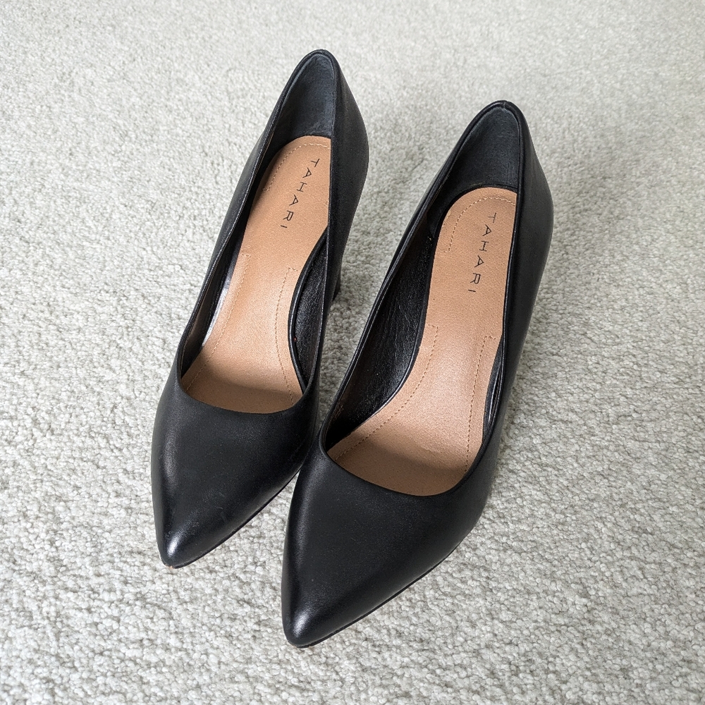 Black Tahari Pumps, size 7